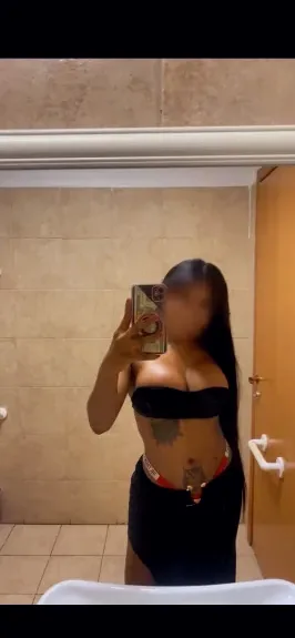 Emma, 26