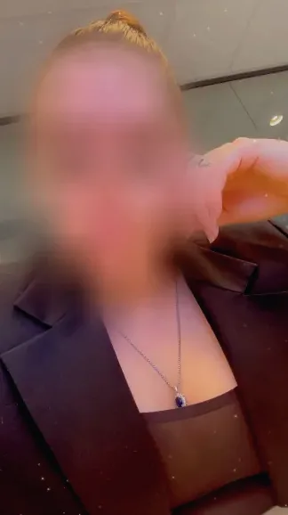 Jasmin, 32