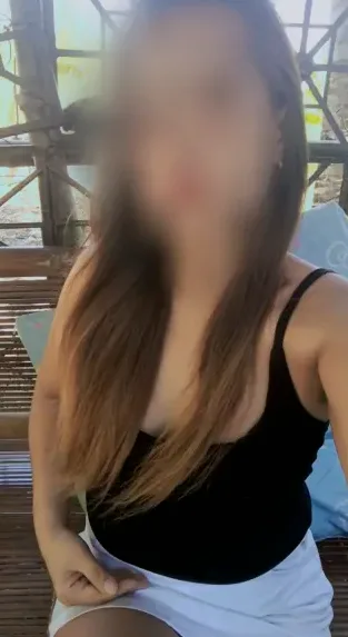 Julia, 32