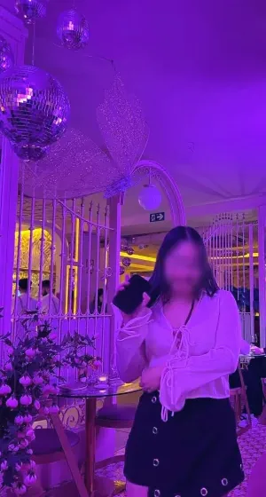 Larissa, 31