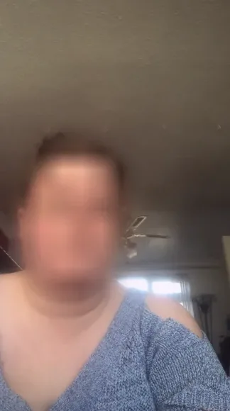 Lilly, 28