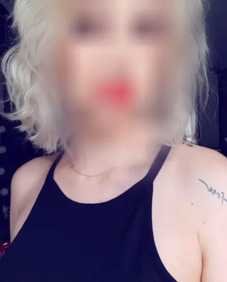 Melina, 37