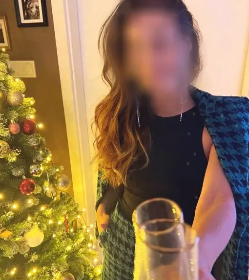 Mia, 35