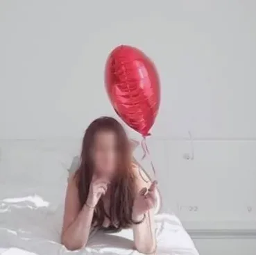 Nadine, 27