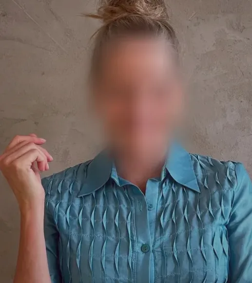 Sabrina, 39