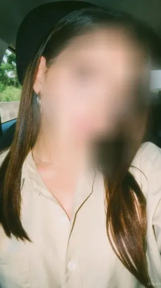 Viktoria, 25