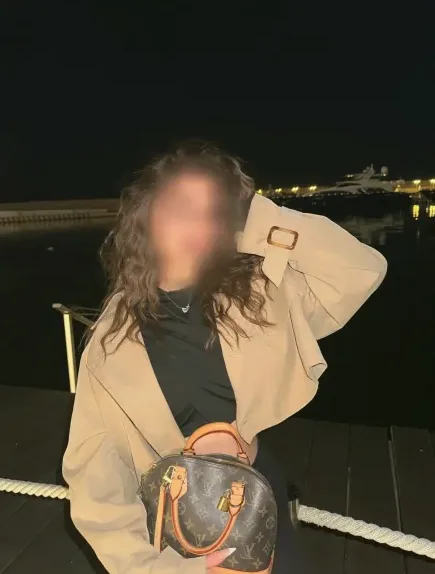 Viktoria, 29