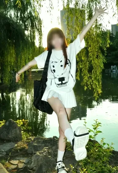 Vivien, 34
