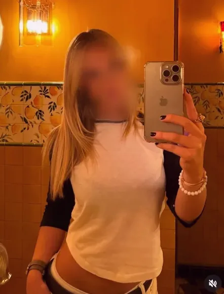 Vivien, 29