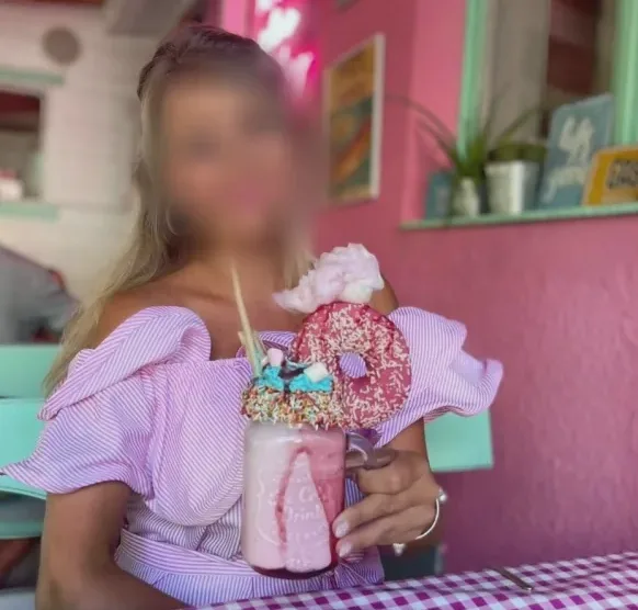 Zeynep, 35